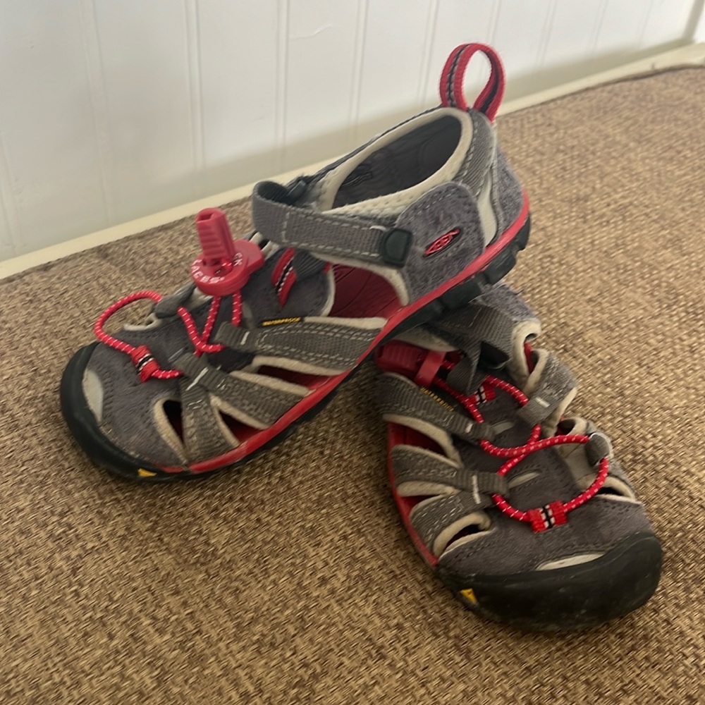 KEEN HIKING SANDALS
